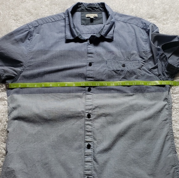 SALE!! Calvin Klein Jeans short sleeve shirt - Picture 2 of 8